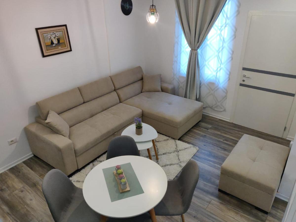 Apartment E&a